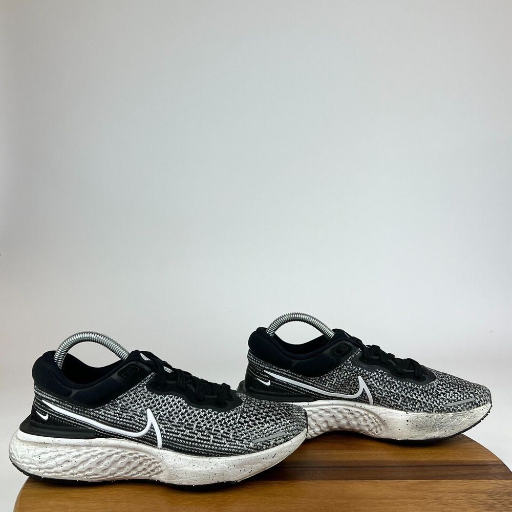 Womens Nike ZoomX Invincible Run Flyknit Oreo Athletic Shoes Sneakers Size‎ 8 M